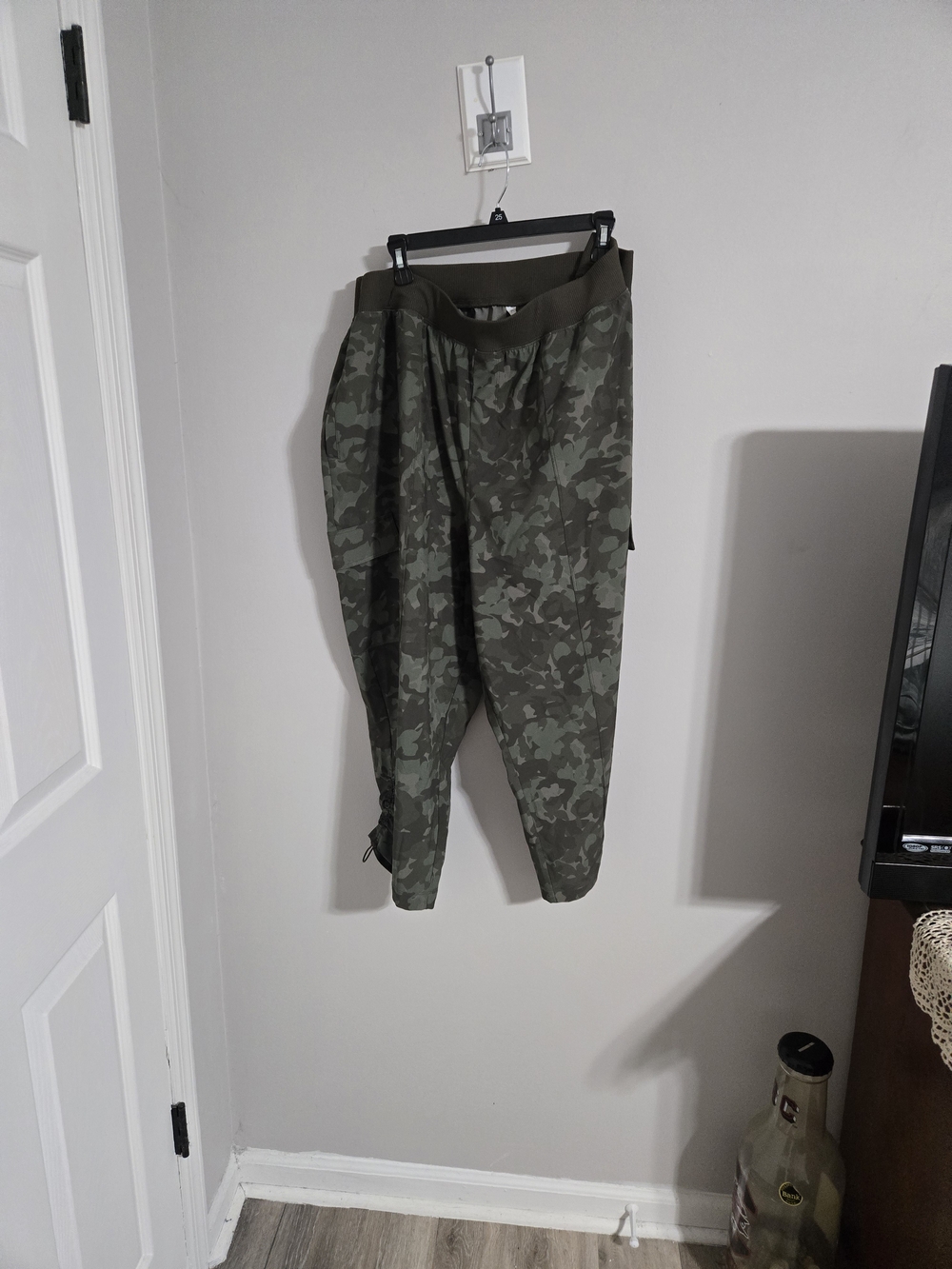 Livi Active Olive Camo Women's Jogger Pants